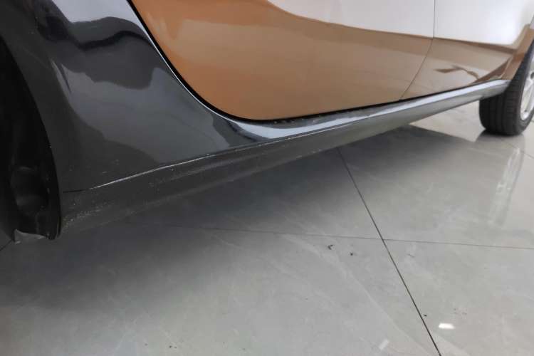 Used smart forfour 2016 1.0L 52 kW Dynamic Edition Right Side Sill