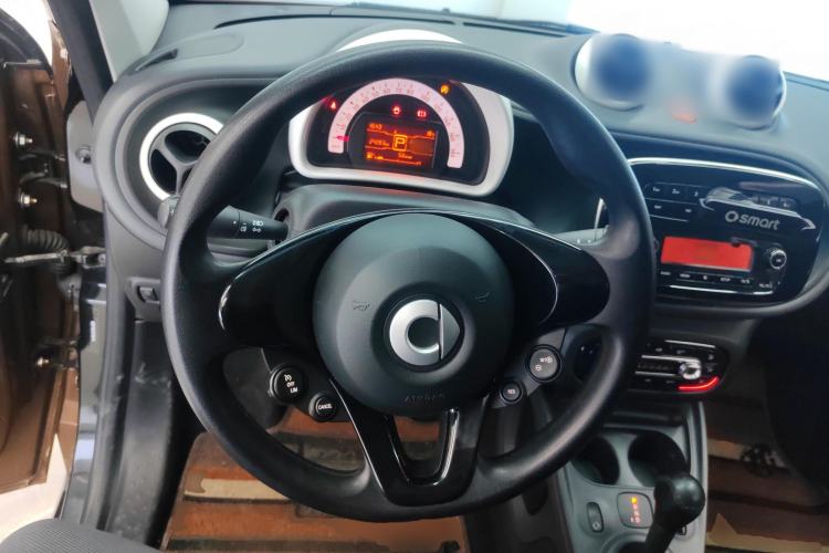 Used smart forfour 2016 1.0L 52 kW Dynamic Edition Steering Wheel