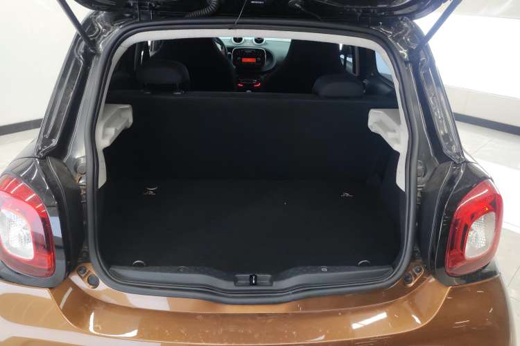 Used smart forfour 2016 1.0L 52 kW Dynamic Edition Trunk