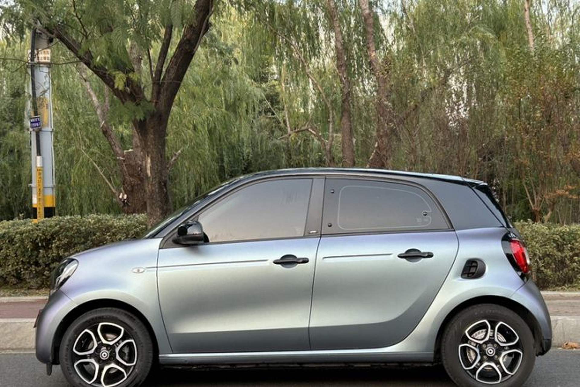 Used smart forfour 2016 0.9T 66 kW Pioneer Edition Exterior 2