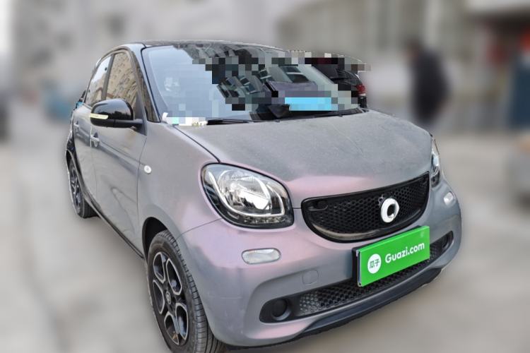Used smart forfour 2016 0.9T 66 kW Pioneer Edition Front Right 45 Deg