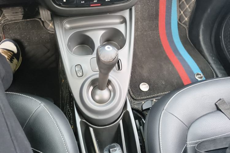 Used smart forfour 2016 0.9T 66 kW Pioneer Edition Gear Lever