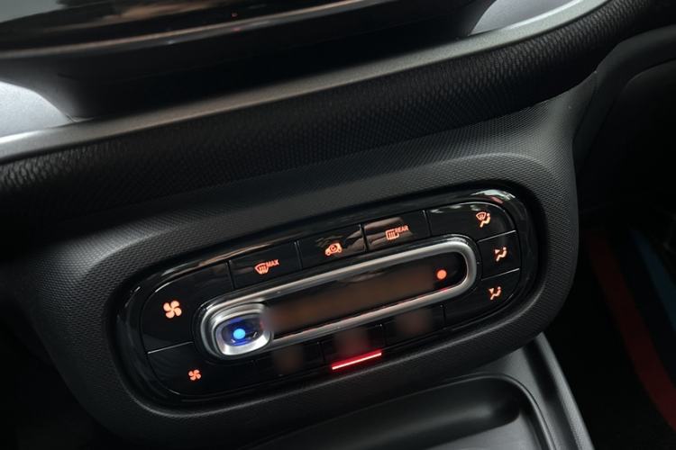 Used smart forfour 2016 0.9T 66 kW Pioneer Edition Interior 1