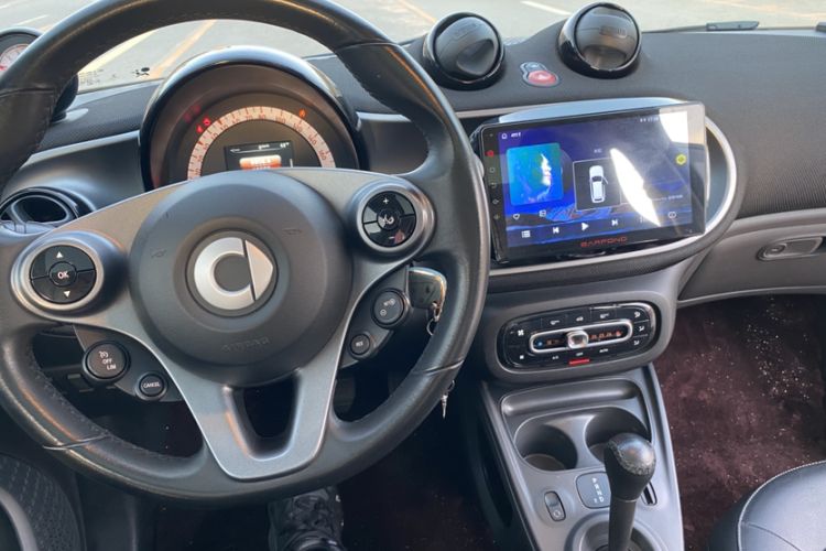Used smart forfour 2016 0.9T 66 kW Pioneer Edition Interior 10