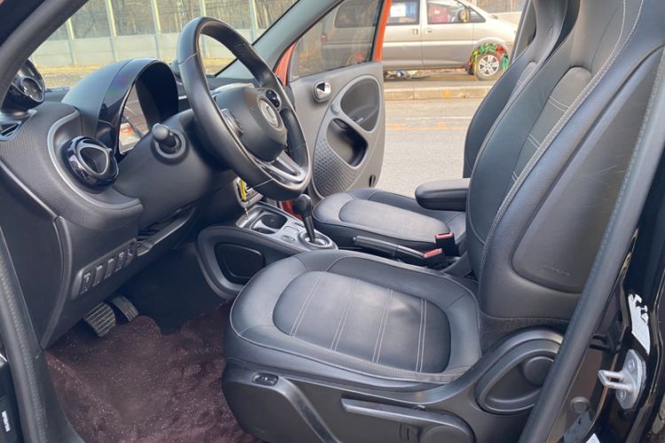 Used smart forfour 2016 0.9T 66 kW Pioneer Edition Interior 11