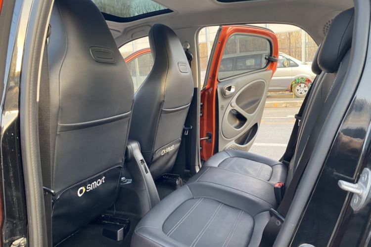 Used smart forfour 2016 0.9T 66 kW Pioneer Edition Interior 12