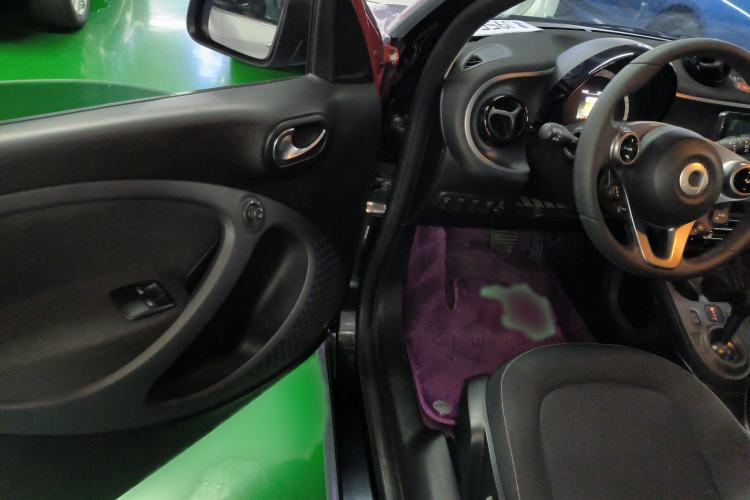 Used smart forfour 2016 1.0L 52 kW Passion Edition Interior 2