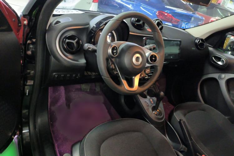 Used smart forfour 2016 1.0L 52 kW Passion Edition Interior 3