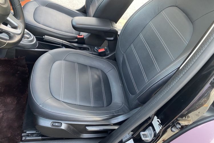 Used smart forfour 2016 0.9T 66 kW Pioneer Edition Interior 5