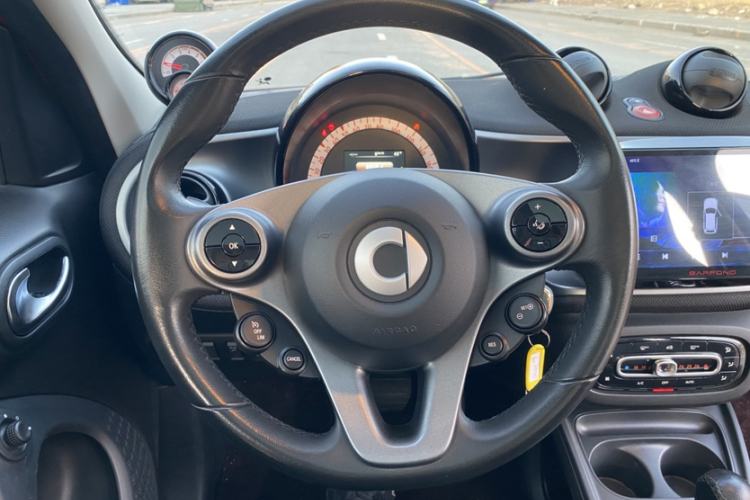 Used smart forfour 2016 0.9T 66 kW Pioneer Edition Interior 6