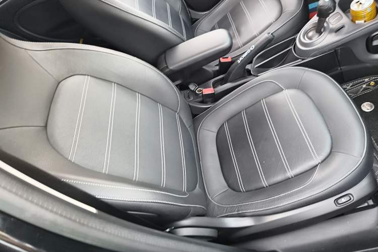 Used smart forfour 2016 0.9T 66 kW Pioneer Edition Right Front Seat