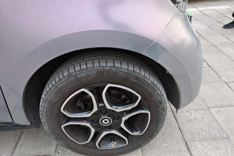 Used smart forfour 2016 0.9T 66 kW Pioneer Edition Right Front Wheel Hub