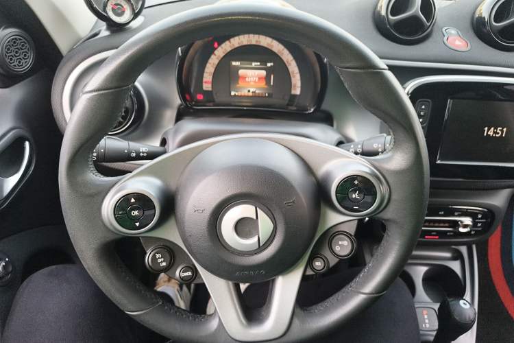 Used smart forfour 2016 0.9T 66 kW Pioneer Edition Steering Wheel