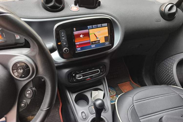 Used smart forfour 2016 0.9T 66 kW Pioneer Edition Audio And AC Panel
