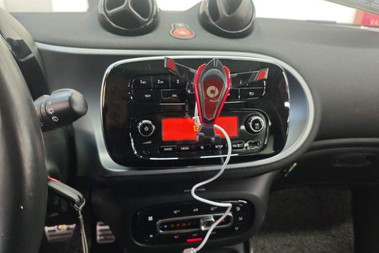 Used smart forfour 2016 1.0L 52 kW Passion Edition Audio And AC Panel