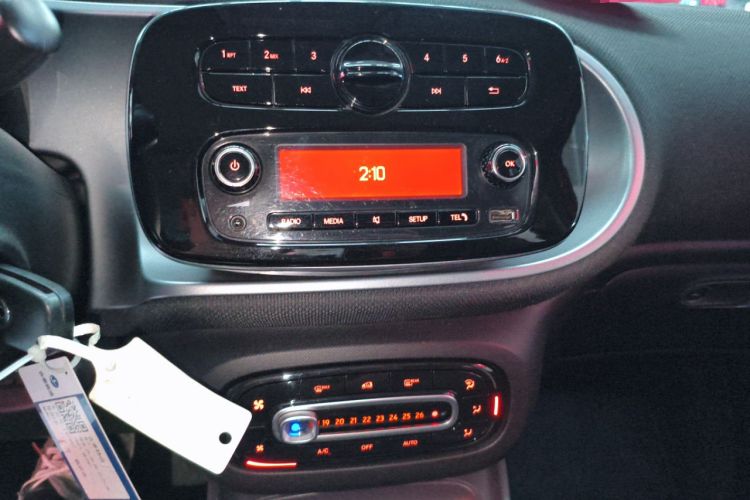 Used smart forfour 2016 1.0L 52 kW Passion Edition Audio And AC Panel