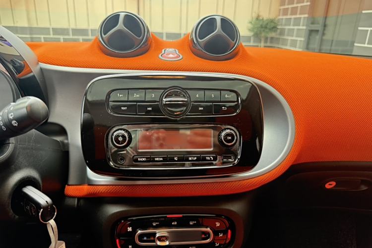 Used smart forfour 2016 1.0L 52 kW Passion Edition Audio And AC Panel