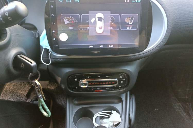 Used smart forfour 2016 1.0L 52 kW Passion Edition Audio And AC Panel