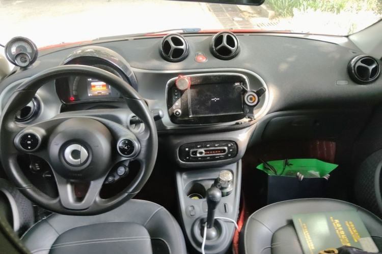 Used smart forfour 2016 0.9T 66 kW Pioneer Edition Center Console