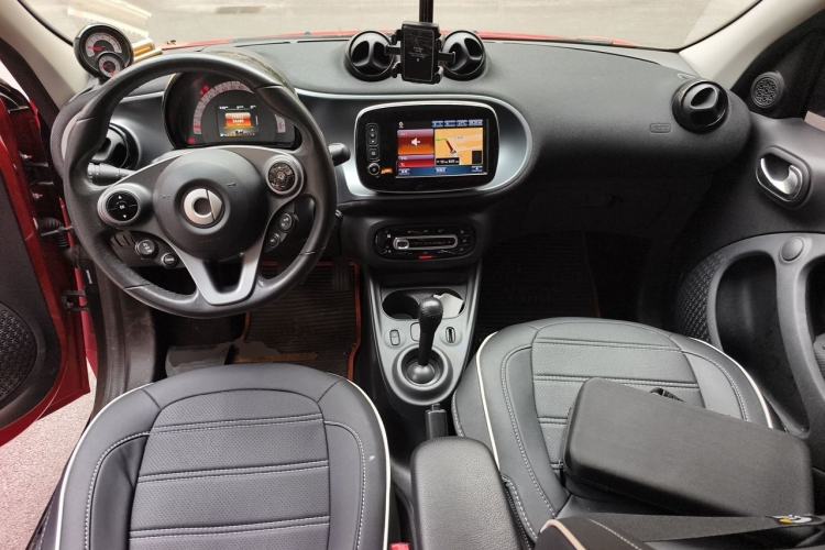 Used smart forfour 2016 0.9T 66 kW Pioneer Edition Center Console