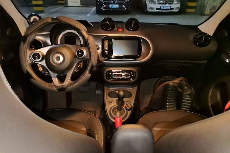 Used smart forfour 2016 0.9T 66 kW Pioneer Edition Center Console
