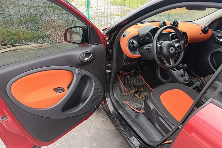 Used smart forfour 2016 1.0L 52 kW Passion Edition Driver Seat