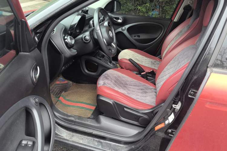 Used smart forfour 2016 1.0L 52 kW Passion Edition Driver Seat