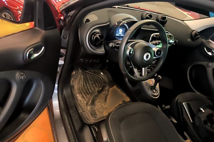 Used smart forfour 2016 1.0L 52 kW Passion Edition Driver Seat