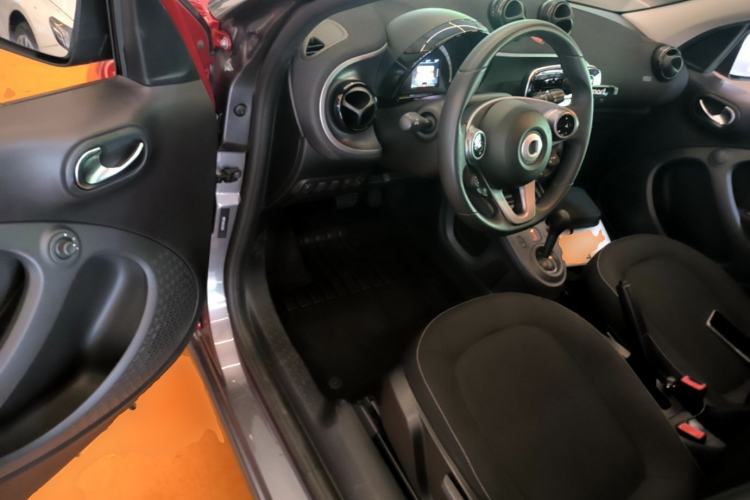 Used smart forfour 2016 1.0L 52 kW Passion Edition Driver Seat