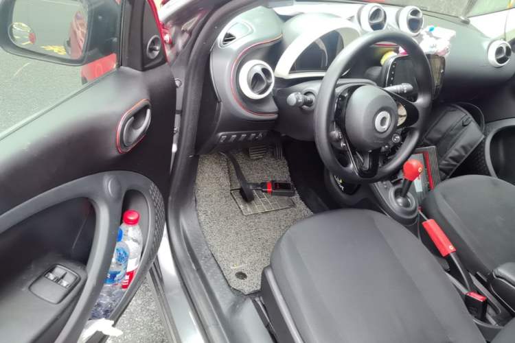 Used smart forfour 2016 1.0L 52 kW Dynamic Edition Driver Seat