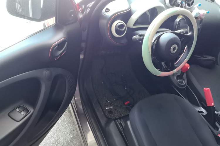 Used smart forfour 2016 1.0L 52 kW Dynamic Edition Driver Seat