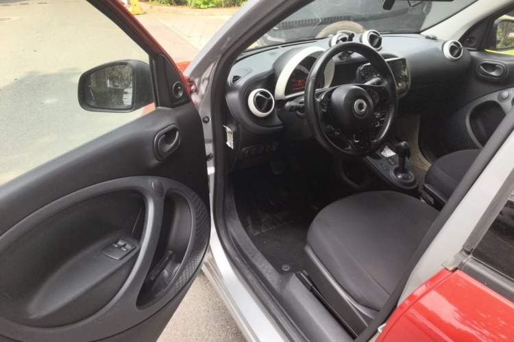 Used smart forfour 2016 1.0L 52 kW Dynamic Edition Driver Seat