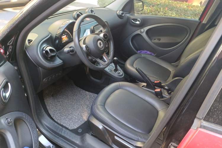 Used smart forfour 2016 1.0L 52 kW Passion Edition Driver Seat