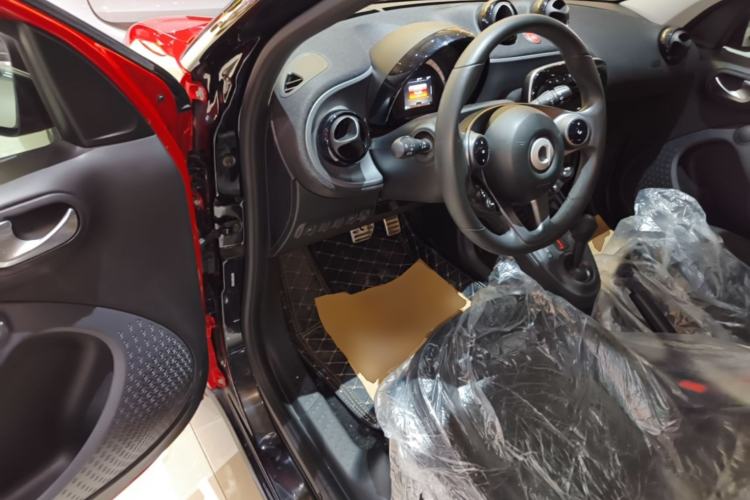 Used smart forfour 2016 1.0L 52 kW Passion Edition Driver Seat