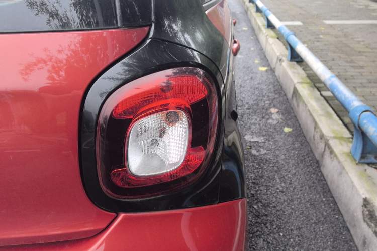 Used smart forfour 2016 1.0L 52 kW Passion Edition Exterior 1