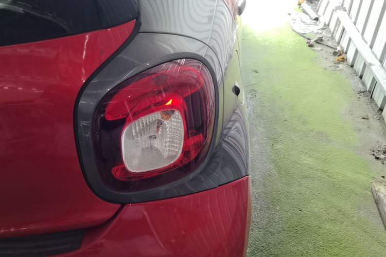 Used smart forfour 2016 1.0L 52 kW Dynamic Edition Exterior 1