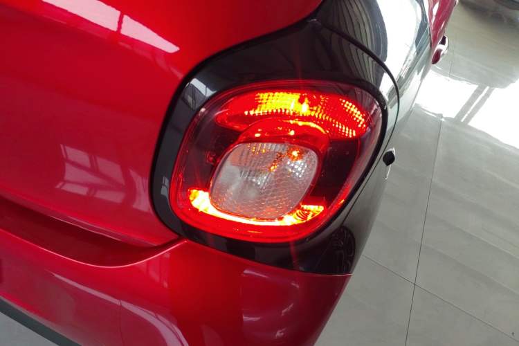 Used smart forfour 2016 1.0L 52 kW Passion Edition Exterior 3