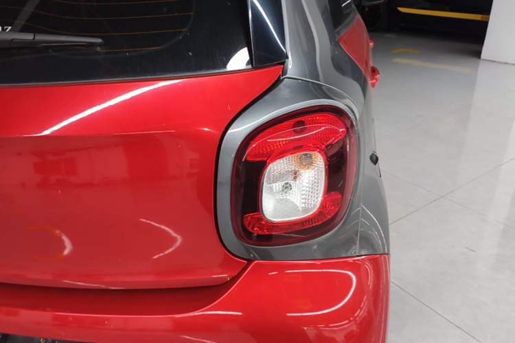 Used smart forfour 2016 1.0L 52 kW Passion Edition Exterior 3