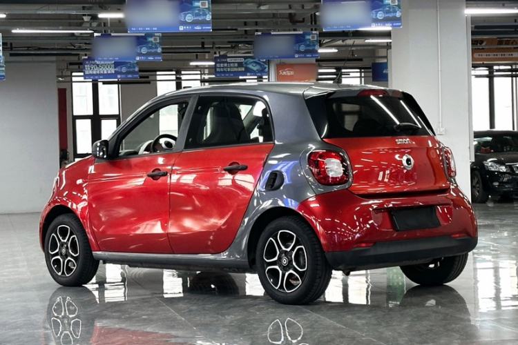 Used smart forfour 2016 1.0L 52 kW Dynamic Edition Exterior 4
