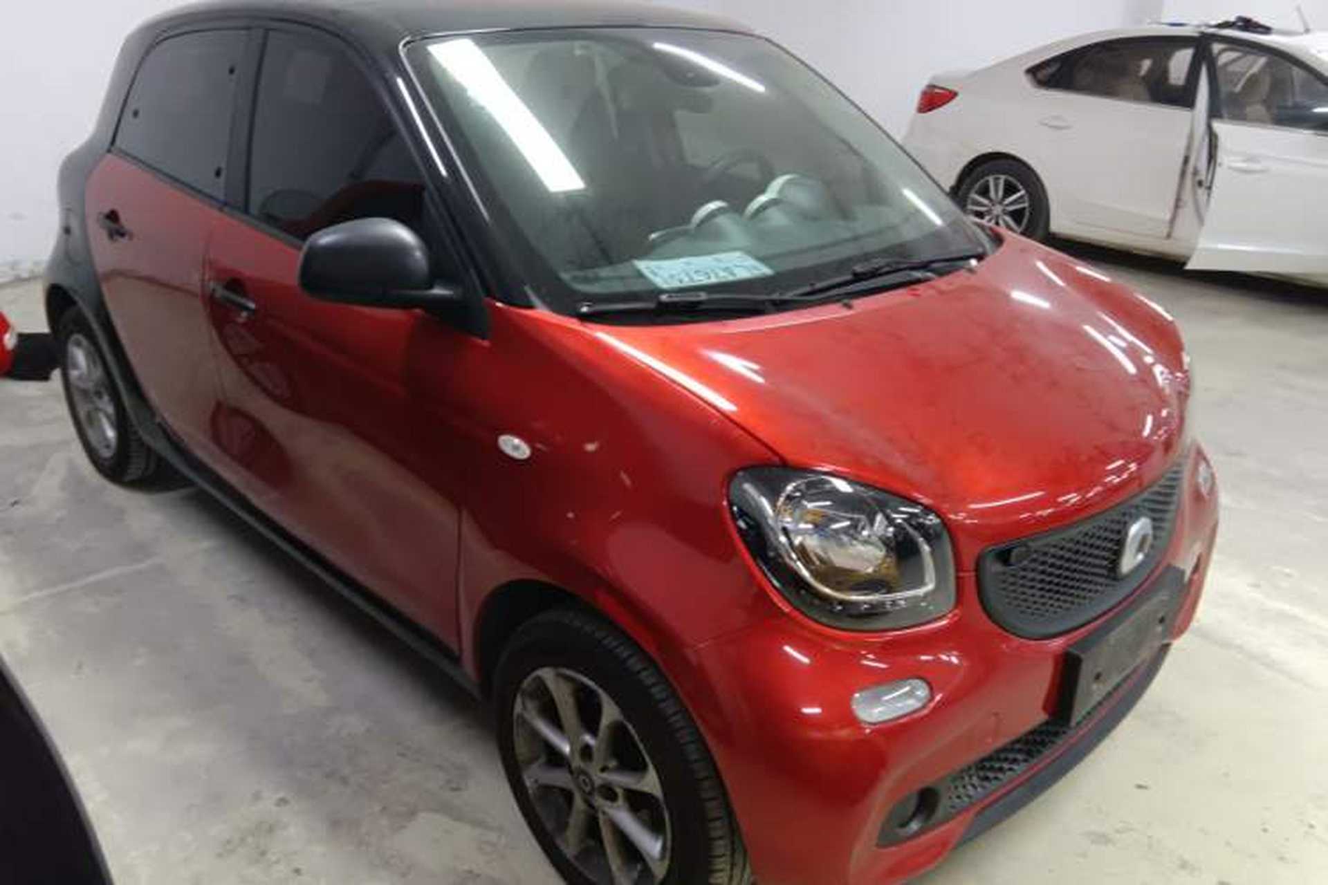 Used smart forfour 2016 1.0L 52 kW Dynamic Edition Front Right 45 Deg