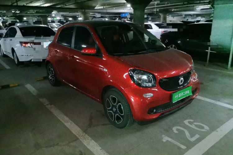 Used smart forfour 2016 0.9T 66 kW Pioneer Edition Front Right 45 Deg
