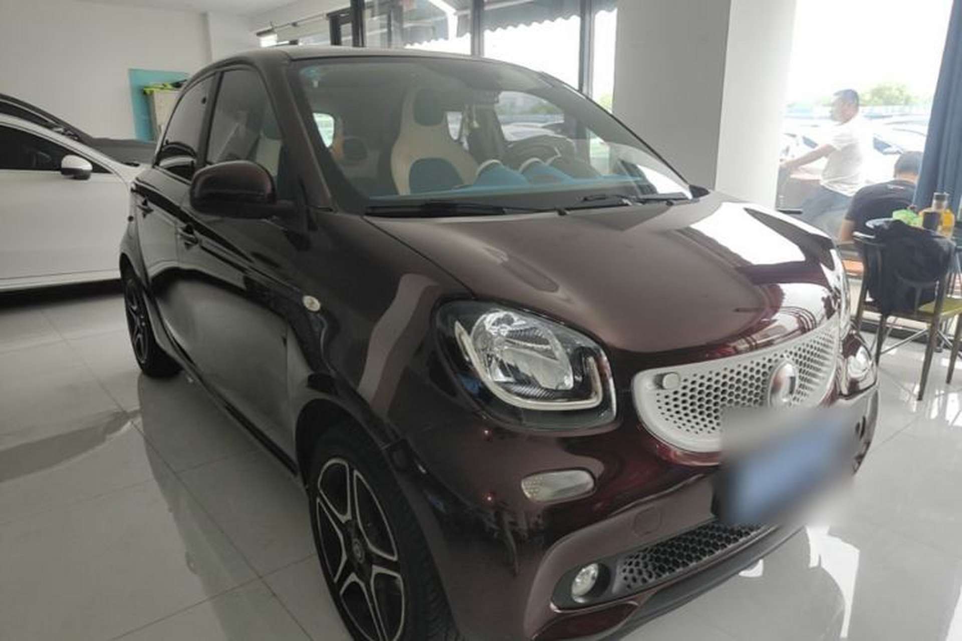 Used smart forfour 2016 0.9T 66 kW Ultimate Edition Front Right 45 Deg