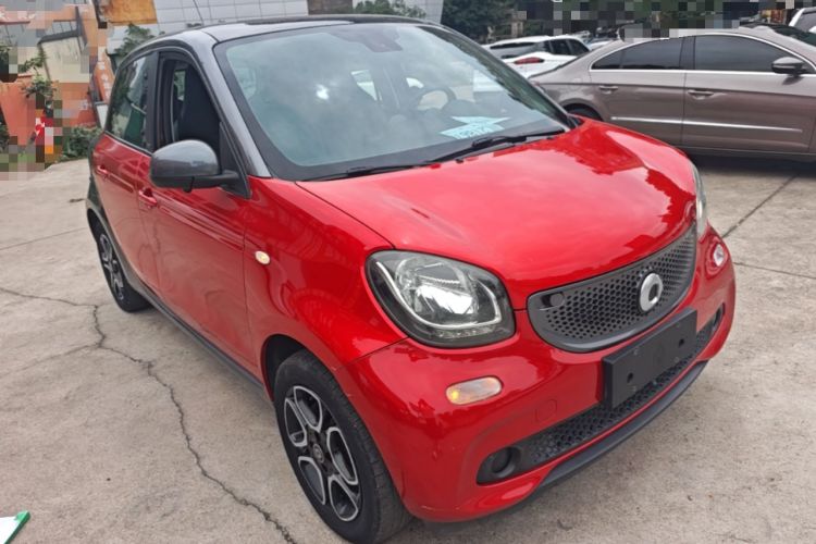 Used smart forfour 2016 0.9T 66 kW Pioneer Edition Front Right 45 Deg