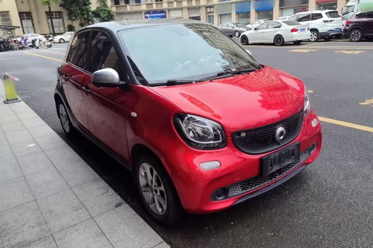 Used smart forfour 2016 1.0L 52 kW Dynamic Edition Front Right 45 Deg