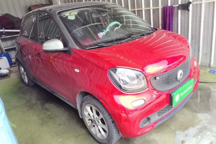 Used smart forfour 2016 1.0L 52 kW Dynamic Edition Front Right 45 Deg