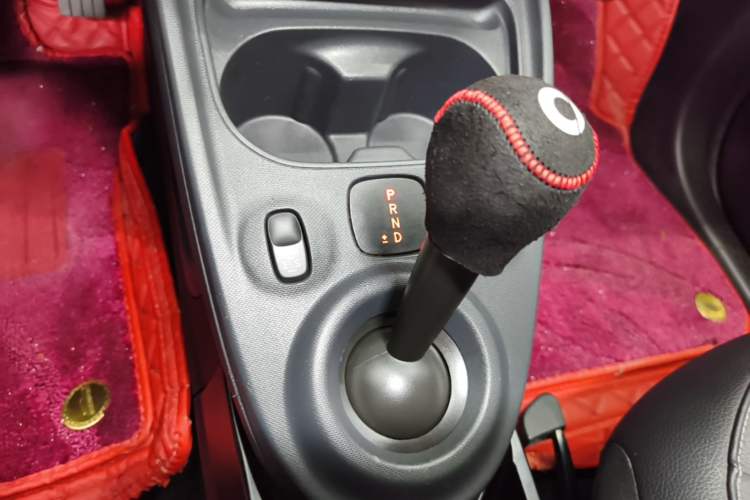 Used smart forfour 2016 0.9T 66 kW Pioneer Edition Gear Lever