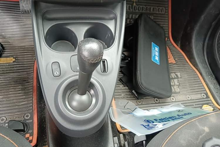 Used smart forfour 2016 1.0L 52 kW Passion Edition Gear Lever