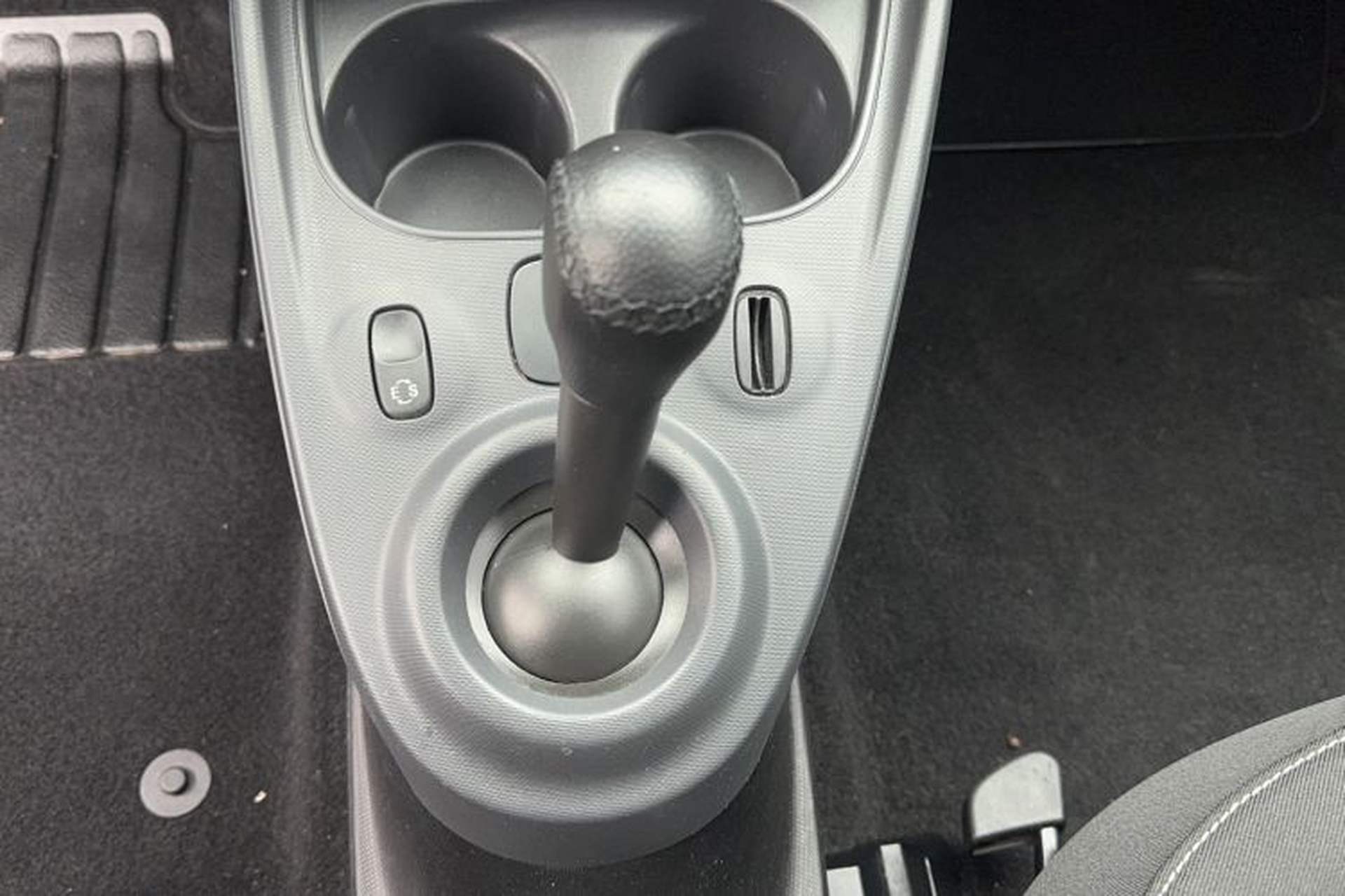 Used smart forfour 2016 1.0L 52 kW Passion Edition Gear Lever