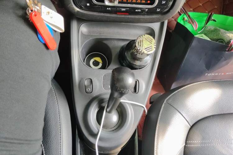Used smart forfour 2016 0.9T 66 kW Pioneer Edition Gear Lever