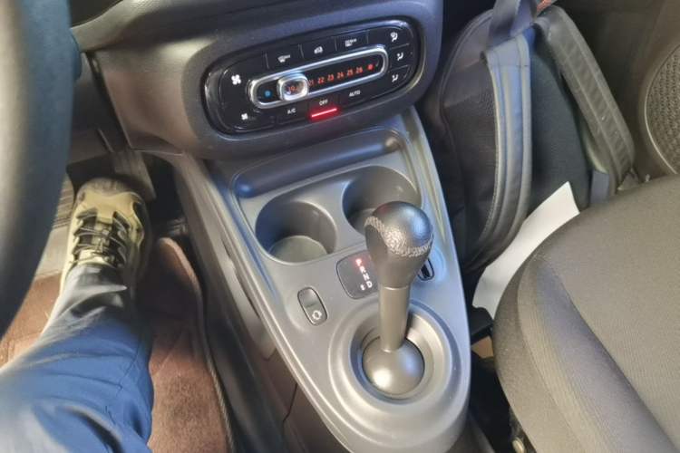 Used smart forfour 2016 1.0L 52 kW Dynamic Edition Gear Lever
